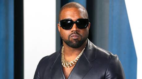 Kanye West arrives in Moscow (VIDEOS)