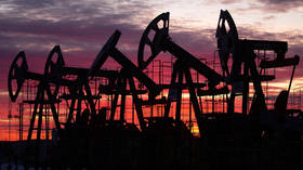 Oil prices nosedive on signs of oversupply