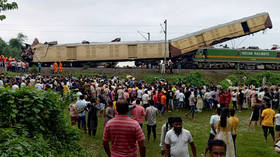 Several dead and dozens injured in Indian train crash