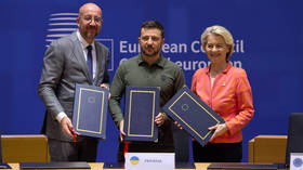 EU and Ukraine sign security deal