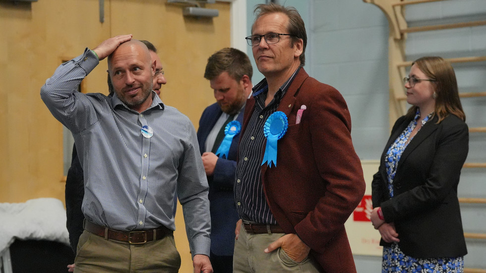 Tory heavyweights lose seats in election wipeout — RT World News