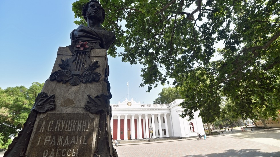 Prefeito de cidade ucraniana defende monumentos russos