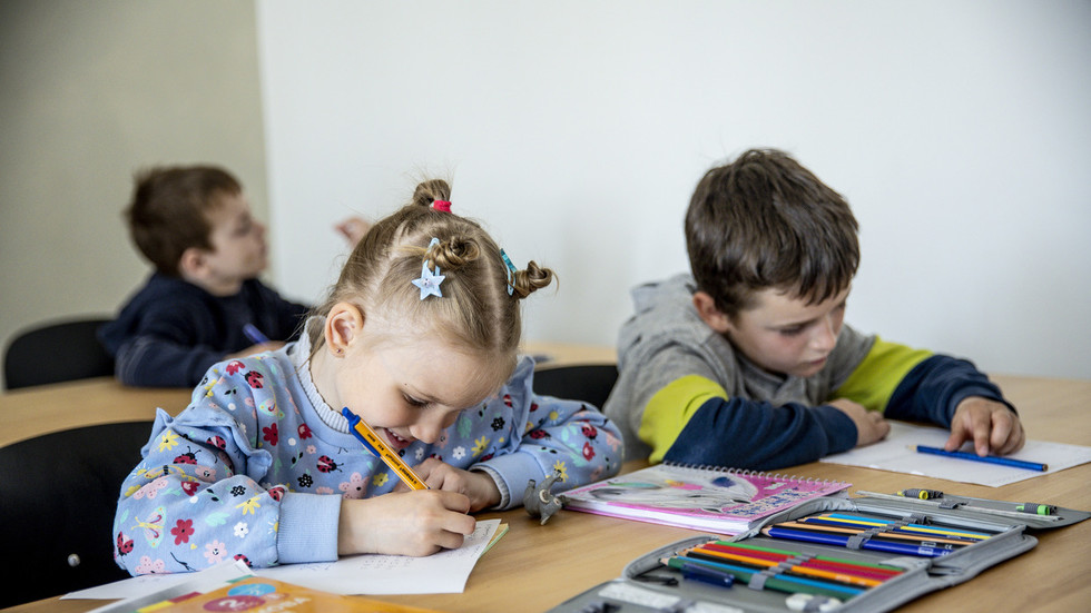 ウクライナの子供たちは依然としてロシア語を話す – 規制当局