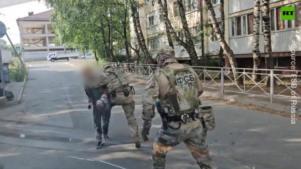 Une attaque terroriste liée à l'EI contre un terminal de bus déjouée – FSB