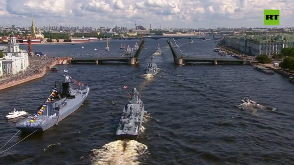 Russland veranstaltet jährliche Marineparade (VIDEO/FOTOS)