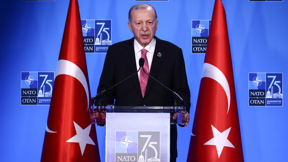 أردوغان “يسير على طريق صدام حسين” – وزير الخارجية الإسرائيلي – RT World News