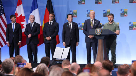 Vladimir Zelensky speaks at the announcement of the G7 nations' joint declaration for the support of Ukraine on July 12, 2023 in Vilnius, Lithuania.