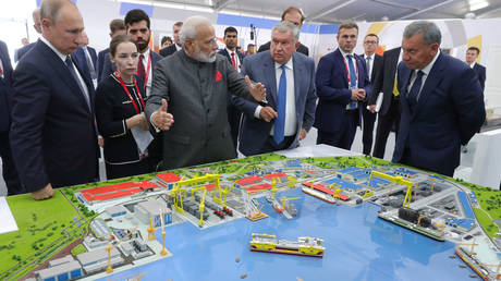 Russia's President Vladimir Putin (L) and India's Prime Minister Narendra Modi (C) visit the shipyard Zvezda outside the far-eastern Russian port of Vladivostok on September 4, 2019, ahead of the start of the Eastern Economic Forum hosted by Russia.