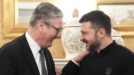 British Prime Minister Keir Starmer (left) and Ukraine’s Vladimir Zelensky meet on July 10, 2024.