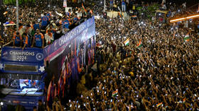 Cricket fans throw massive parade for India team after world cup win (VIDEO)