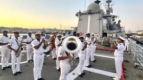 Russian-made Indian warship takes part in Navy Day celebration (VIDEO)