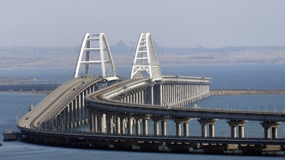 Ucrânia emite nova ameaça à ponte da Crimeia