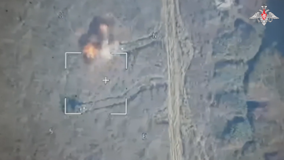 WATCH Russian military strike Ukrainian armor during incursion attempt – MOD