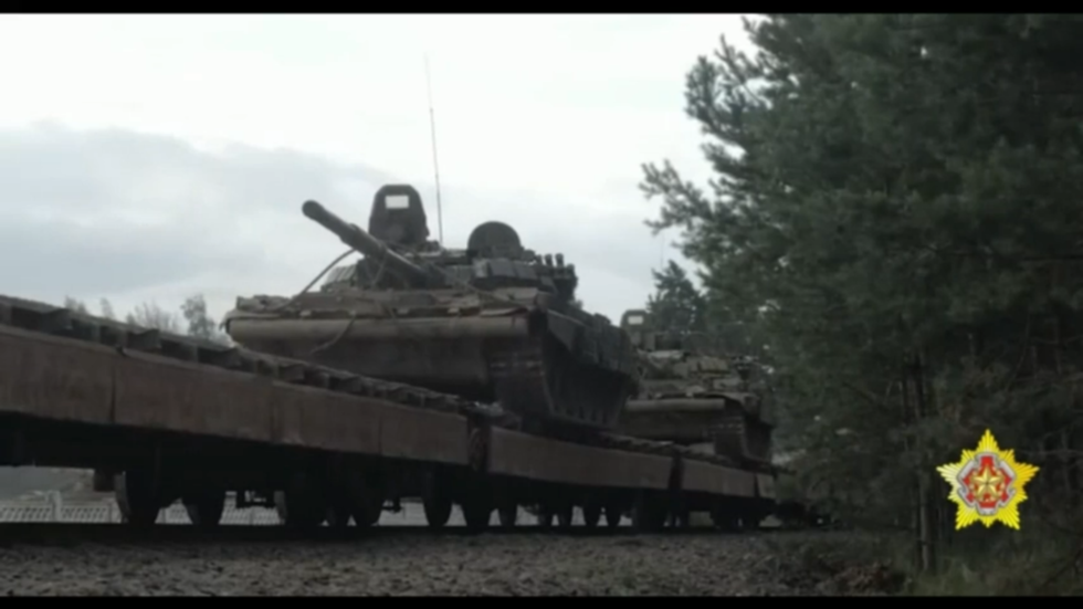 Aliado ruso envía tanques a la frontera con Ucrania (VIDEO)