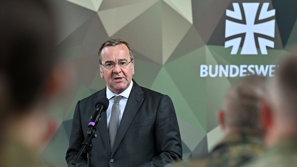 Germany needs public debate over US missiles – defense chief