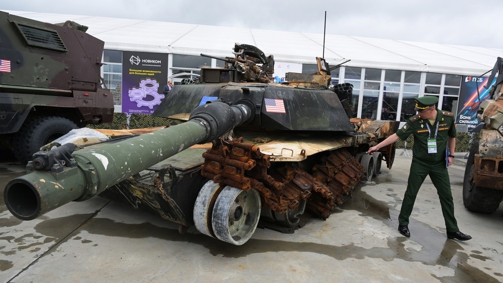 Rússia mostra armaduras ocidentais capturadas na exposição Army-2024 (FOTOS/VÍDEO)