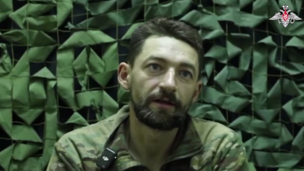 « Pas de nourriture ni d'eau depuis des jours » : un soldat ukrainien explique pourquoi il s'est rendu à la Russie