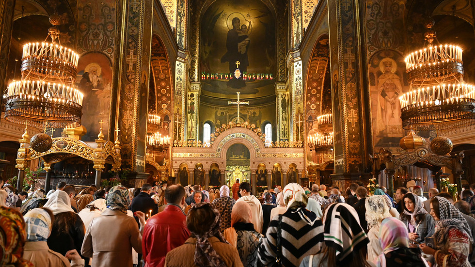 Selenskyj unterzeichnet Gesetz zur Androhung des Verbots der größten christlichen Kirche der Ukraine