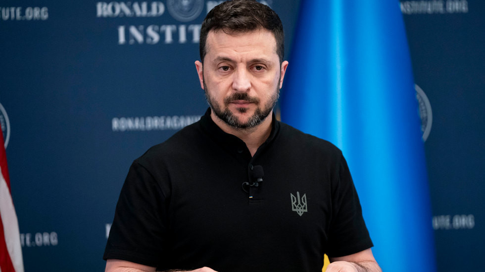 Zelensky afirma que Kiev prueba el primer misil balístico