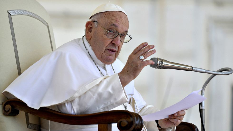 Pushing back migrants is ‘a grave sin’ – Pope Francis