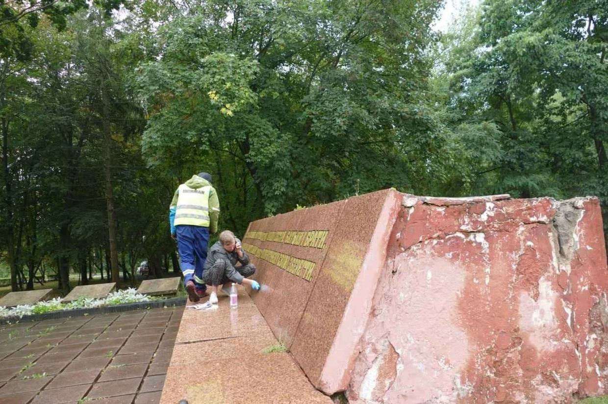 „Kein Ruhm“ für die ukrainische Stadt, die ein Denkmal aus dem Zweiten Weltkrieg abreißt – Moskau