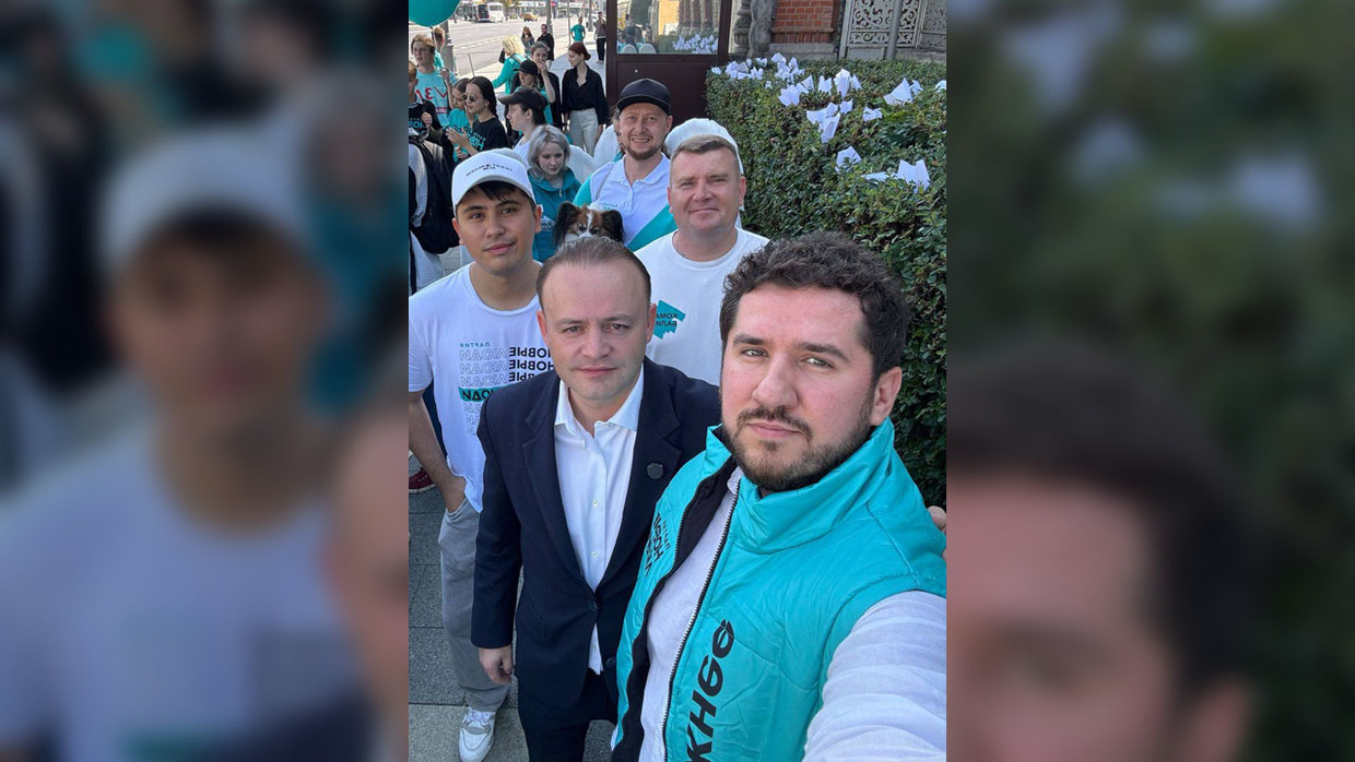 Manifestación celebrada en la embajada de Francia en Moscú para exigir la liberación de Durov (FOTOS)