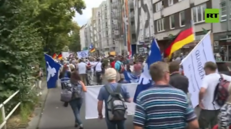 Thousands participate in ‘peace’ rally in Berlin (VIDEO)