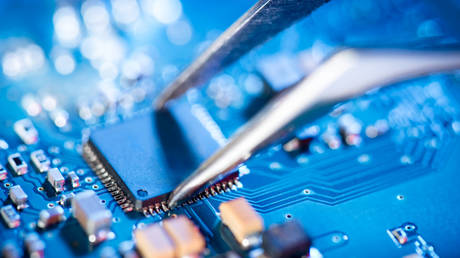 India seeks to challenge top global chip manufacturers