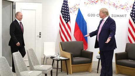 FILE PHOTO: US President Donald Trump (R) meets Russian President Vladimir Putin (L) in 2019.