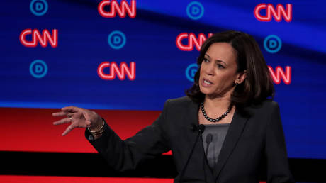 Kamala Harris Features Ads with False News Headlines – Axios