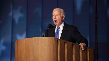 Trump submits to Putin – Biden