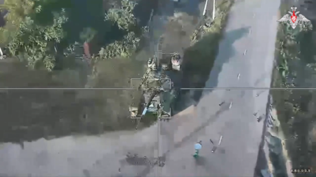 A Russian kamikaze-drone targets a Ukrainian tank in Russia’s Kursk Region.