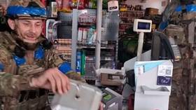 Ukrainian troops loot Russian supermarket (VIDEO)