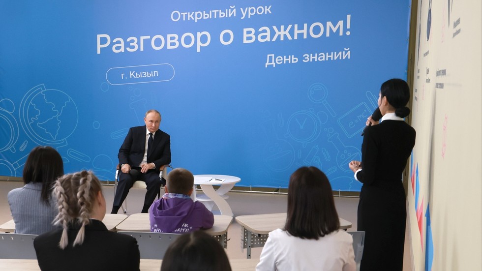 プーチン大統領、電子タバコについて学生に警告