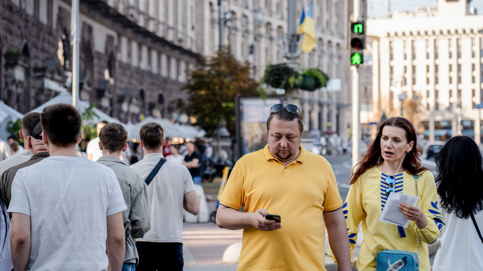 Все больше украинцев хотят переговоров с Россией – WSJ