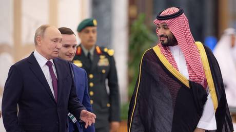 FILE PHOTO: Saudi Crown Prince Mohammed bin Salman (R) and Russian President Vladimir Putin (L) in Riyadh, Saudi Arabia, December 2023.