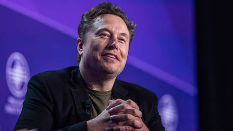 Musk discloses schedule for crewed Mars voyage