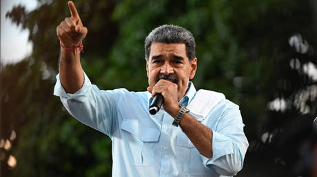 Maduro Issues Warning About Christmas Gifts