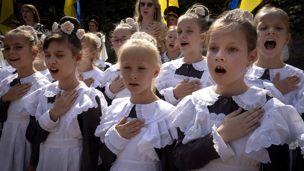 ウクライナ国会議員、ロシア語を話す子供たちの処罰を求める