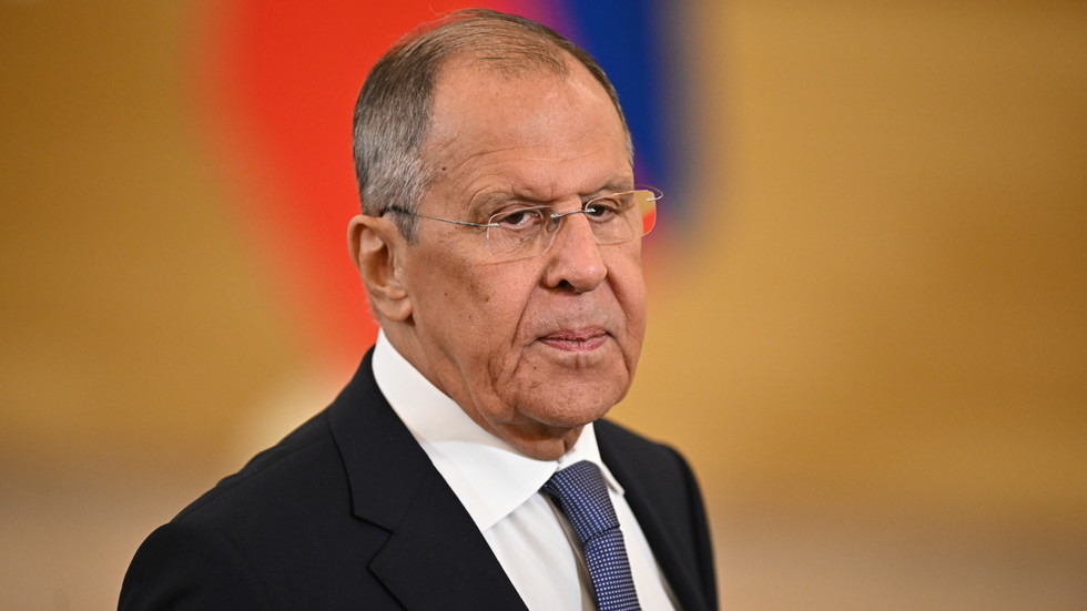 La Russie réagira si l’Occident approuve les frappes ukrainiennes de missiles à longue portée – Lavrov