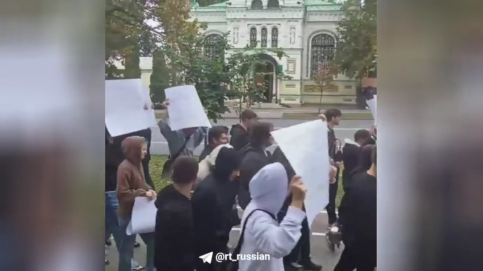 Anti-government protesters march  ‘against hunger‘ in Moldova (VIDEOS)