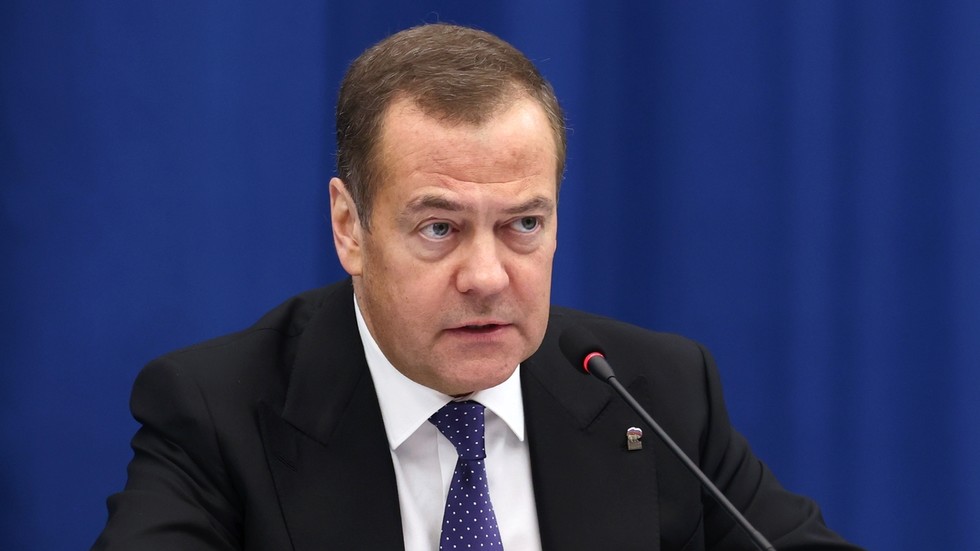 Nuclear talks with US ‘like negotiating with Hitler’ – Medvedev