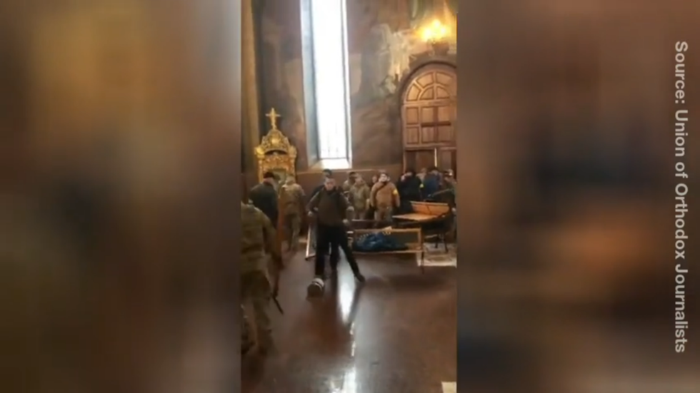 Affrontements dans une église en Ukraine (VIDÉOS)