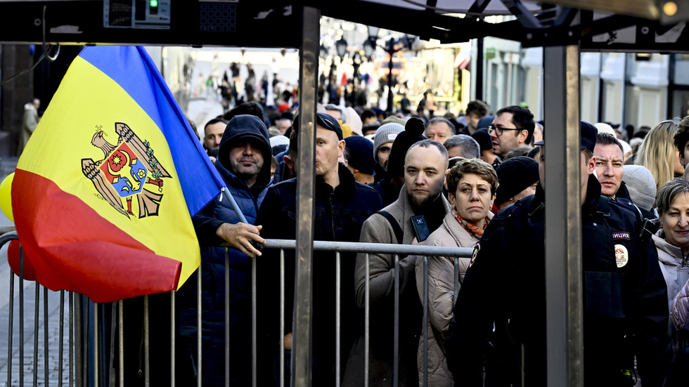 Esperançoso referendo de adesão “falsificado” da UE – Moscou