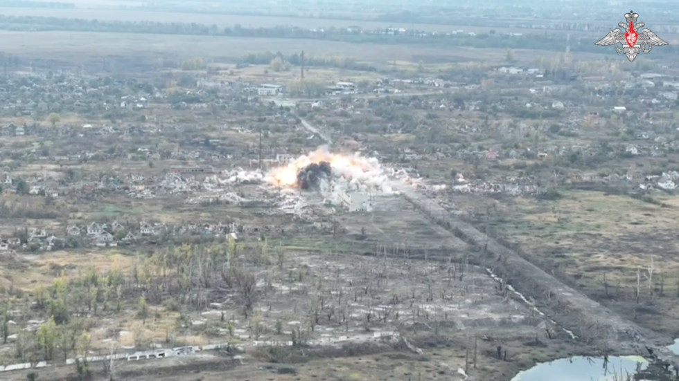 Bomba planadora russa destrói sede ucraniana – MOD (VÍDEO)