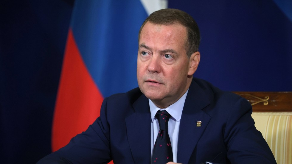 Medvedev propone cambios en la política migratoria de Rusia