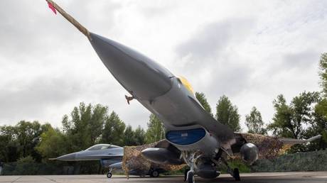 First F-16 fighter jets displayed during a speech by Vladimir Zelensky in Ukraine, August 4, 2024.