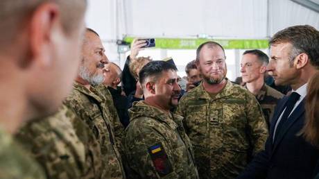 French President Emmanuel Macron meets Ukrainian troops in Grand Est.