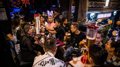 Hong Kong cuts alcohol tax