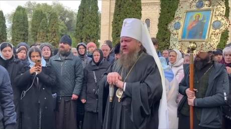 Metropolitan Theodosius addresses believers after the seizure of St. Michaelâ€™s Cathedral in Cherkasy